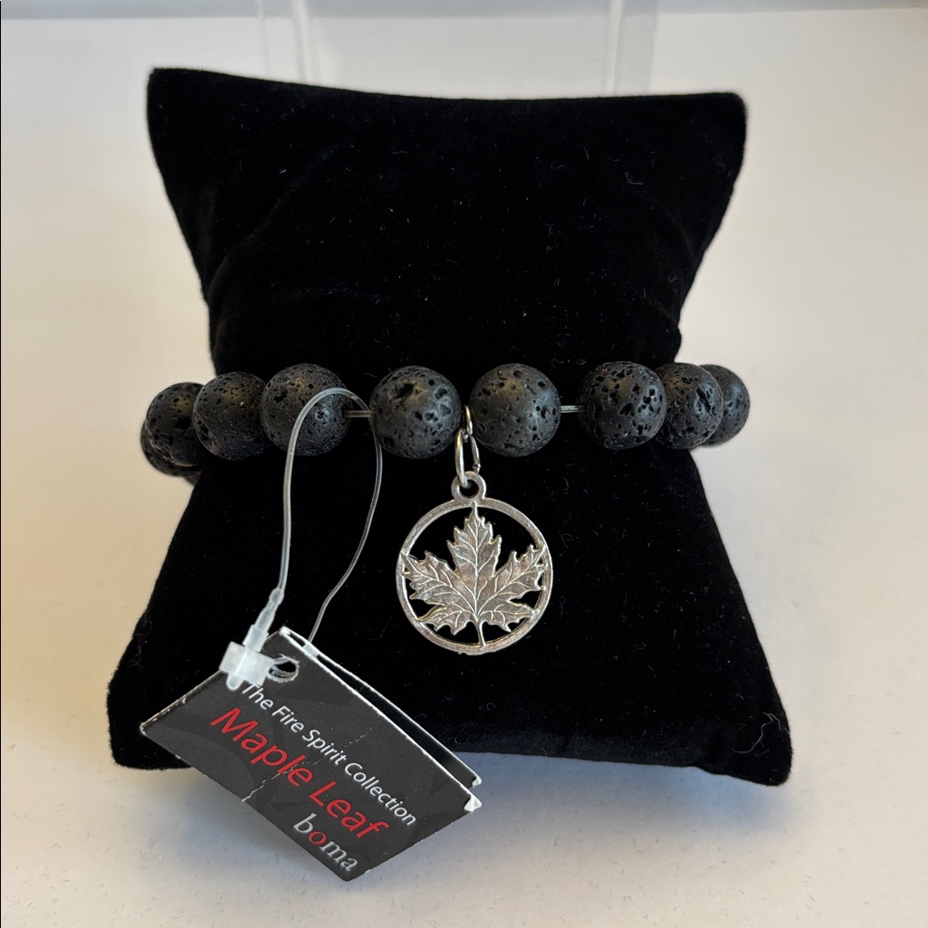 Beaded Bracelet With Maple Leaf Charm
